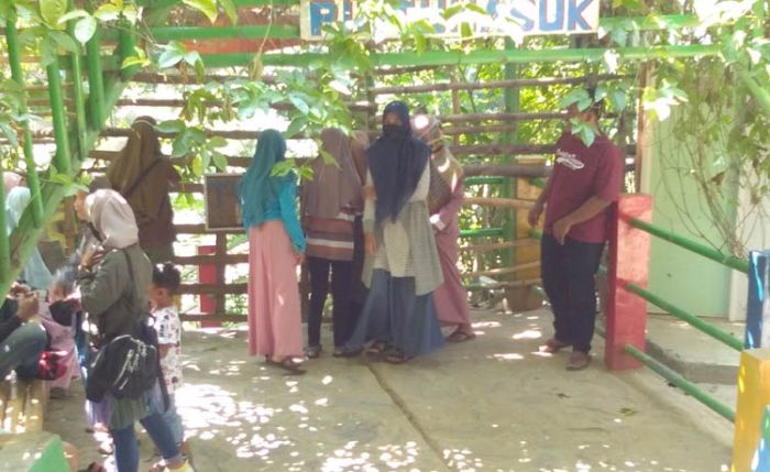Masih Tutup, Pengunjung Wisata Air Terjun Ngelirip Kecele Masih Tutup, Pengunjung Wisata Air Terjun Ngelirip Kecele