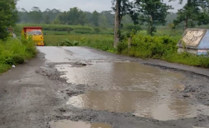 Rusak, Pemkab Sebut Akses Jalan di Wilayah Blitar Utara Sulit Diperbaiki Rusak, Pemkab Sebut Akses Jalan di Wilayah Blitar Utara Sulit Diperbaiki