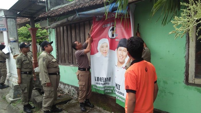 Panwaslu Kota Blitar Dapati Sejumlah APK Pilgub Jatim Hilang dan Rusak Panwaslu Kota Blitar Dapati Sejumlah APK Pilgub Jatim Hilang dan Rusak