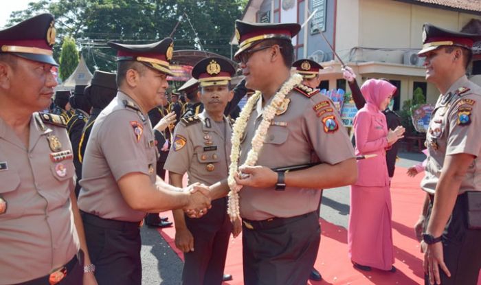 Pisah Sambut Kapolres Pamekasan, AKBP Djoko Lestari Gantikan AKBP Teguh Wibowo Pisah Sambut Kapolres Pamekasan, AKBP Djoko Lestari Gantikan AKBP Teguh Wibowo