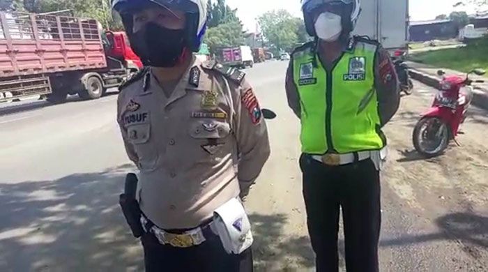 Unit Lantas Polsek Gempol Sapu Bersih Parkir Liar di Bundaran Apollo Unit Lantas Polsek Gempol Sapu Bersih Parkir Liar di Bundaran Apollo