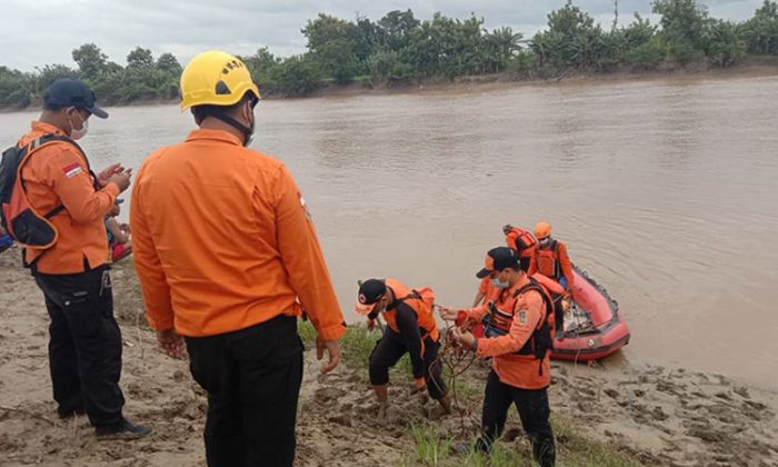 Terseret Arus Bengawan Solo, Petani di Tuban Dinyatakan Hilang Terseret Arus Bengawan Solo, Petani di Tuban Dinyatakan Hilang