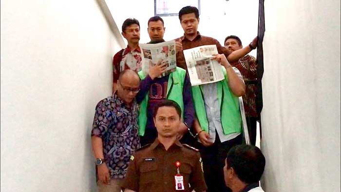 Kejari Tanjung Perak Terima Pelimpahan 2 Tersangka Kasus Mihol Senilai Rp 27 M Kejari Tanjung Perak Terima Pelimpahan 2 Tersangka Kasus Mihol Senilai Rp 27 M