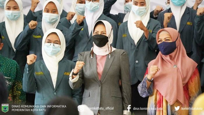 Hadiri Pelantikan IPNU dan IPPNU Kota Batu, Dewanti: Berikan Contoh Baik bagi Pemuda Hadiri Pelantikan IPNU dan IPPNU Kota Batu, Dewanti: Berikan Contoh Baik bagi Pemuda