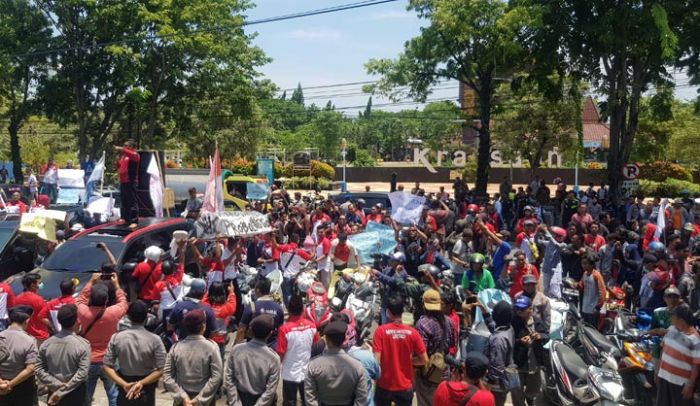 Buntut Pengusiran Wartawan dan LSM oleh Oknum Inspektorat, Kantor Bupati Probolinggo Diserbu Massa Buntut Pengusiran Wartawan dan LSM oleh Oknum Inspektorat, Kantor Bupati Probolinggo Diserbu Massa