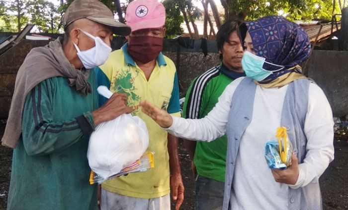 Sosialisasi Pencegahan Covid-19, Wabup Kartika Hidayati Bagikan Masker dan Sembako Sosialisasi Pencegahan Covid-19, Wabup Kartika Hidayati Bagikan Masker dan Sembako