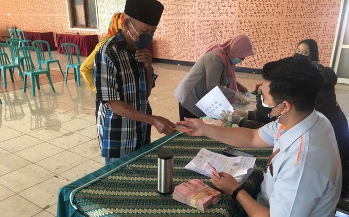 Pemkot Batu Salurkan BST Bagi Ribuan Warga Terdampak PPKM Darurat Pemkot Batu Salurkan BST Bagi Ribuan Warga Terdampak PPKM Darurat