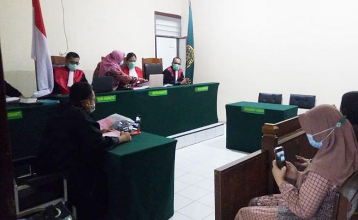 Tersangka Pembakar Mobil Via Vallen Jalani Sidang Perdana Tersangka Pembakar Mobil Via Vallen Jalani Sidang Perdana