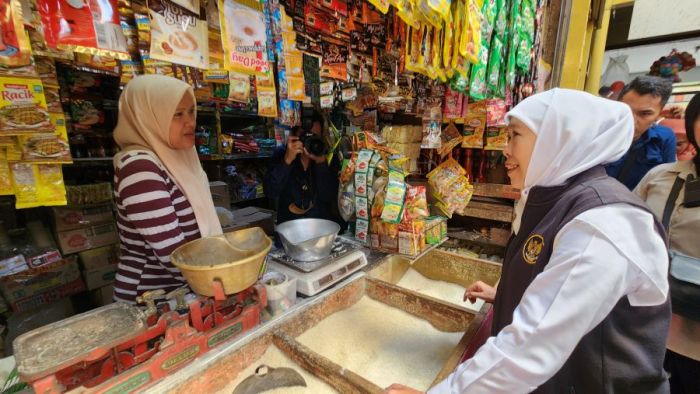 Di Pasar Soponyono Surabaya, Gubernur Khofifah Pastikan Stok dan Harga Beras Medium Terjangkau Di Pasar Soponyono Surabaya, Gubernur Khofifah Pastikan Stok dan Harga Beras Medium Terjangkau