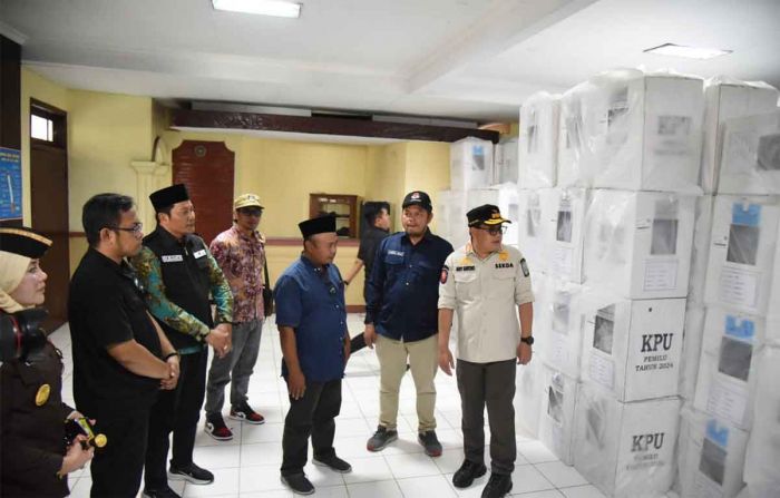 Kunjungi Sidoarjo, Plh Gubernur Jatim Tinjau Kesiapan Logistik Pemilu 2024 Kunjungi Sidoarjo, Plh Gubernur Jatim Tinjau Kesiapan Logistik Pemilu 2024