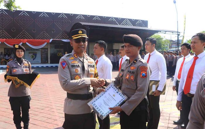 48 Anggota Polres Ngawi Terima Penghargaan 48 Anggota Polres Ngawi Terima Penghargaan