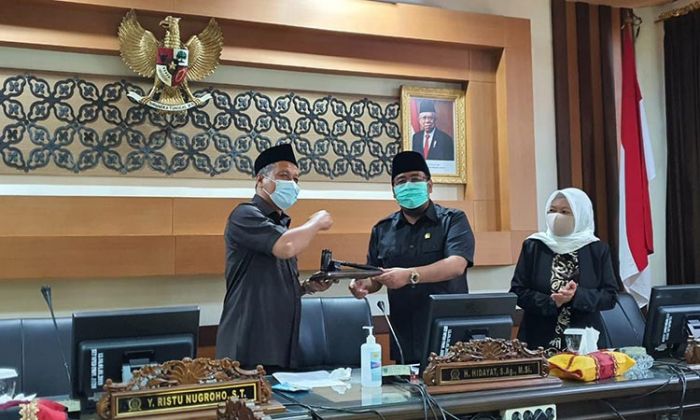 Pergantian Keanggotaan AKD, Hidayat Gantikan Fawait sebagai Ketua Komisi C DPRD Jatim Pergantian Keanggotaan AKD, Hidayat Gantikan Fawait sebagai Ketua Komisi C DPRD Jatim