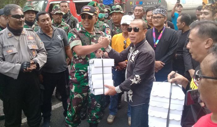 Peduli Kebakaran Gunung Ijen, Hotel di Banyuwangi Kirimkan 2 Koki ke Dapur Umum Peduli Kebakaran Gunung Ijen, Hotel di Banyuwangi Kirimkan 2 Koki ke Dapur Umum