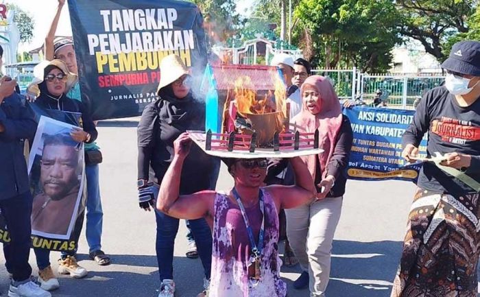 Jurnalis Pamekasan Tuntut Pembantaian Satu Keluarga Wartawan di Karo Sumut Diusut Tuntas