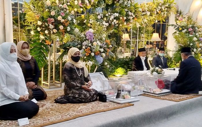 Dihadiri Gubernur dan Lima Kepala Daerah, Pernikahan Putri Kiai Asep Berlangsung Khidmat Dihadiri Gubernur dan Lima Kepala Daerah, Pernikahan Putri Kiai Asep Berlangsung Khidmat