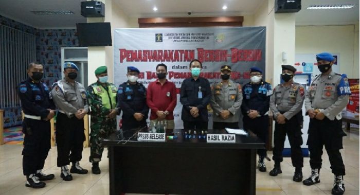 Tingkatkan Keamanan Jelang Lebaran, Lapas Pemuda Madiun Tes Urine WBP dan Geledah Kamar