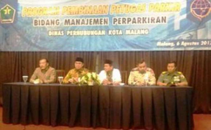 Wali Kota Malang Ancam Berlakukan e-Parkir Wali Kota Malang Ancam Berlakukan e-Parkir