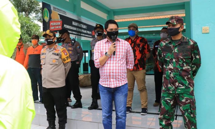 Masuk Zona Merah, Teno Pimpin Penyemprotan Disinfektan di Kelurahan Sebani