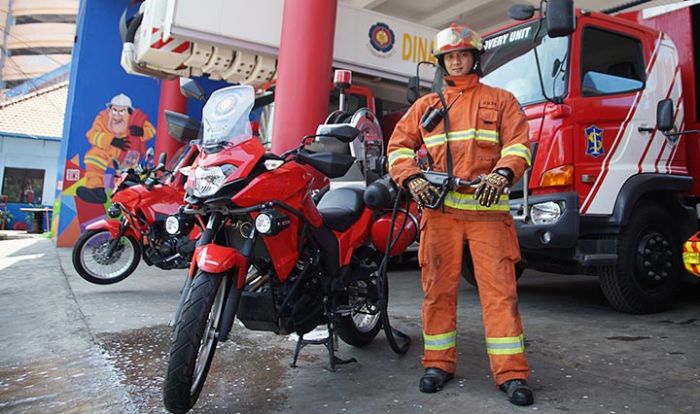 Tim Walang Kadung, Garda Terdepan Pemadam Kebakaran di Surabaya, Bisa Masuk ke Gang-gang Sempit Tim Walang Kadung, Garda Terdepan Pemadam Kebakaran di Surabaya, Bisa Masuk ke Gang-gang Sempit