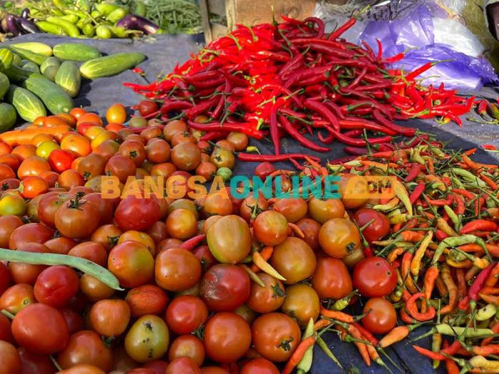 Cabai Besar dan Tomat Naik, Simak Daftar Harga Lengkap Sembako Jatim per 10 November 2025