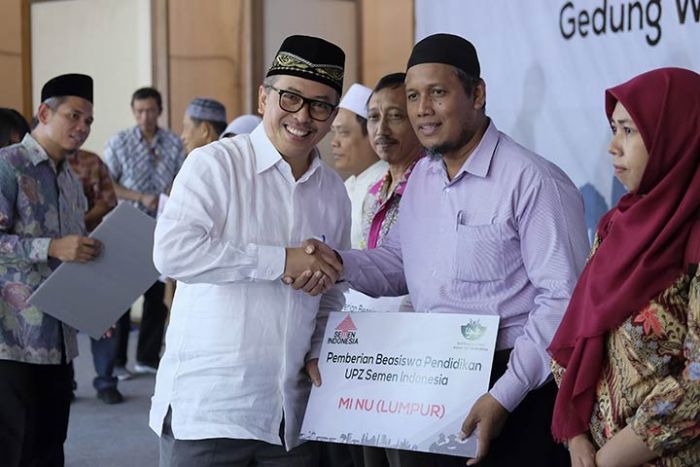 UPZ Semen Indonesia Salurkan Beasiswa Kepada 716 Siswa di Kabupaten Gresik