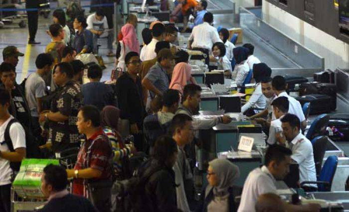 Ribuan Pemudik Balik ke Surabaya, Penumpang Menumpuk di Bandara Juanda