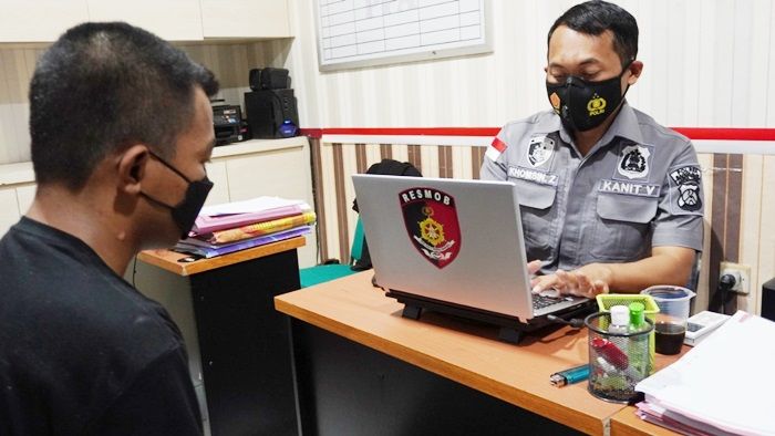 Kenal Lewat Medsos, Tukang Sate di Jakarta Setubuhi Pelajar Bangkalan, Pelaku Sempat Rekam Aksinya Kenal Lewat Medsos, Tukang Sate di Jakarta Setubuhi Pelajar Bangkalan, Pelaku Sempat Rekam Aksinya