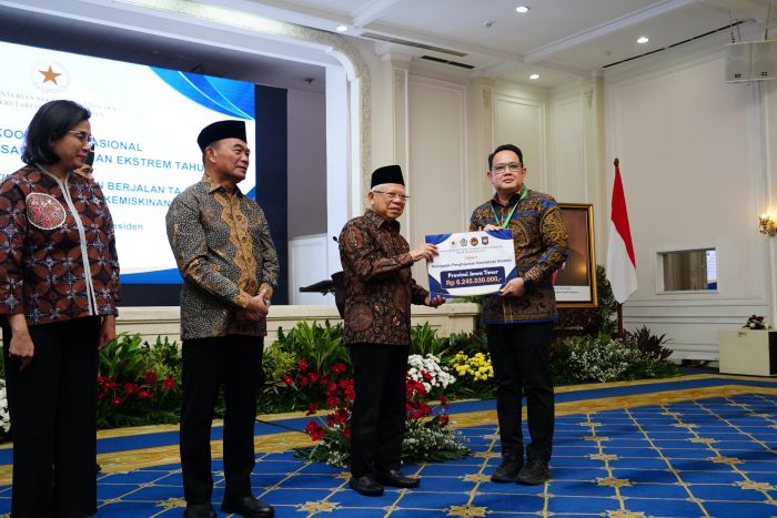Signifikan Turunkan Kemiskinan Ekstrem, Pemprov Jatim Terima Insentif Fiskal Rp6,2 Miliar Signifikan Turunkan Kemiskinan Ekstrem, Pemprov Jatim Terima Insentif Fiskal Rp6,2 Miliar