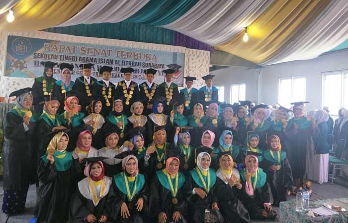 STAI Al Fithrah Surabaya Wisuda 50 Mahasiswa STAI Al Fithrah Surabaya Wisuda 50 Mahasiswa