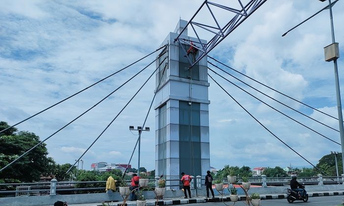 ​Tim Vertical Rescue Kediri Tiba-Tiba Bergelantungan di Jembatan Brawijaya, Tolong Siapa?