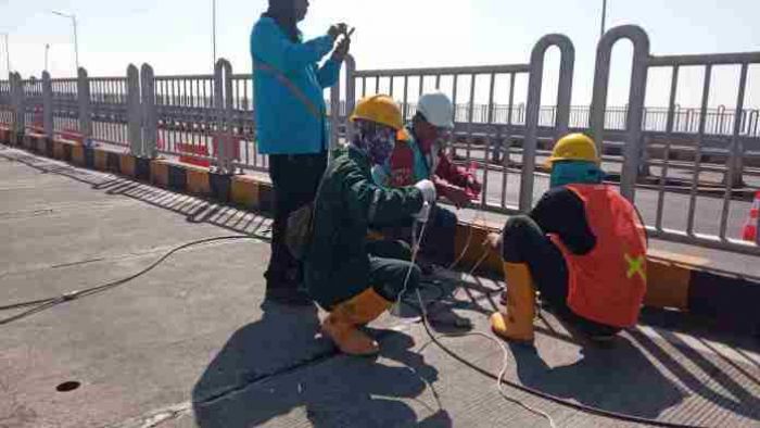 Perkuatan Listrik Pulau Madura, PLN Kejar Pemasangan Kabel, Pengalihan Lalu Lintas Suramadu Lancar