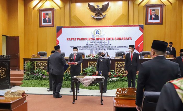 DPRD Gelar Paripurna Sertijab Wali Kota dan Wakil Wali Kota Surabaya Dihadiri Gubernur Jatim