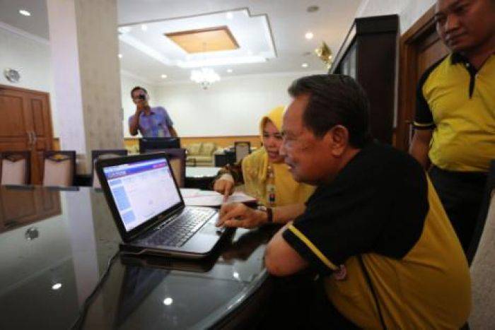 Duo Pucuk Pimpinan Pemkot Mojokerto Lapor SPT Via Online Duo Pucuk Pimpinan Pemkot Mojokerto Lapor SPT Via Online