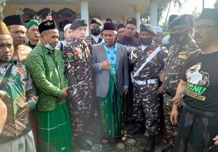 Berangkat ke Muktamar NU Lampung, Kiai Marzuki Dilepas Pendukungnya dengan Salawat Badar