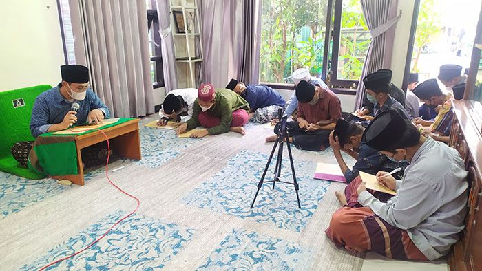 Ngabuburit, Santri Ponpes Mambaul Ma Ngabuburit, Santri Ponpes Mambaul Ma