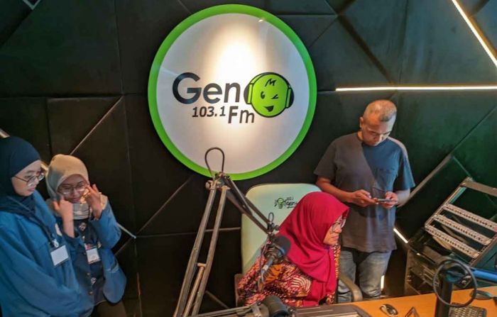 KPID Jatim Sebut 80 Persen Radio Berjaringan Tak Penuhi Konten Lokal KPID Jatim Sebut 80 Persen Radio Berjaringan Tak Penuhi Konten Lokal
