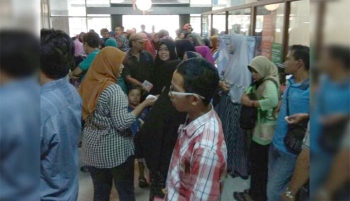 Dispendukcapil Gresik Kewalahan Layani Legalisir untuk PPDB Dispendukcapil Gresik Kewalahan Layani Legalisir untuk PPDB