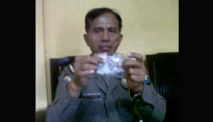 Warga Desa Lanjuk Sumenep Diringkus karena Edarkan Sabu Warga Desa Lanjuk Sumenep Diringkus karena Edarkan Sabu