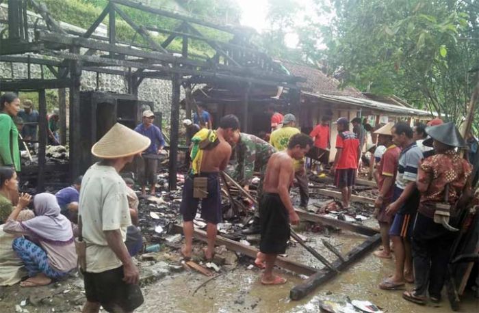 Satu Rumah di Nawangan Pacitan Ludes Dilalap Api, Diduga Akibat Korsleting Listrik