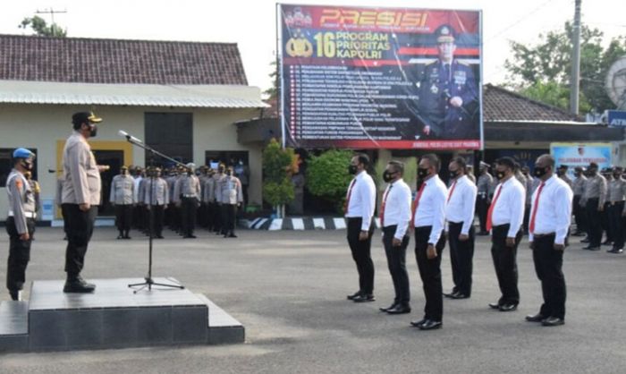 Enam ​Personel Berprestasi di Polres Pamekasan Terima Penghargaan