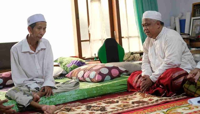 Kang Irwan Jenguk KH Abdul Jalal, Kiai Sepuh Pesantren Nurul Qadim Kang Irwan Jenguk KH Abdul Jalal, Kiai Sepuh Pesantren Nurul Qadim