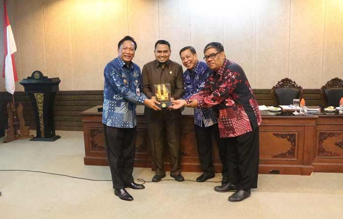 Bupati Sambari Minta Perusahaan Siapkan Lahan untuk UKM/PKL Bupati Sambari Minta Perusahaan Siapkan Lahan untuk UKM/PKL