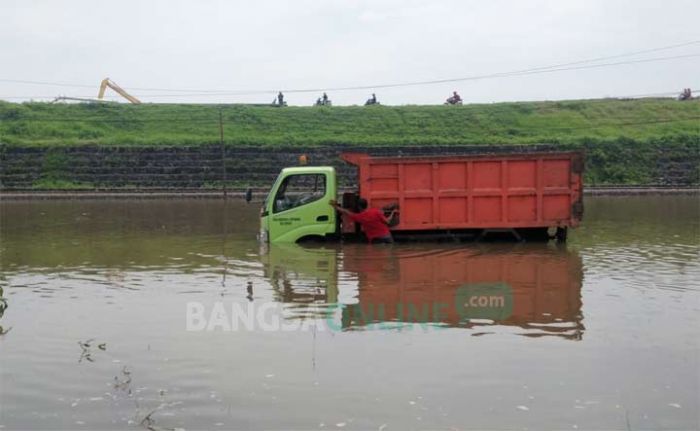 Jalan Raya Porong Terendam, Lalu Lintas Diarahkan ke Arteri Porong