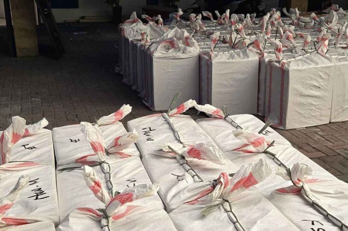 Bea Cukai Amankan Truk Boks Bermuatan 80.000 Rokok Ilegal di Tol Surabaya-Madiun