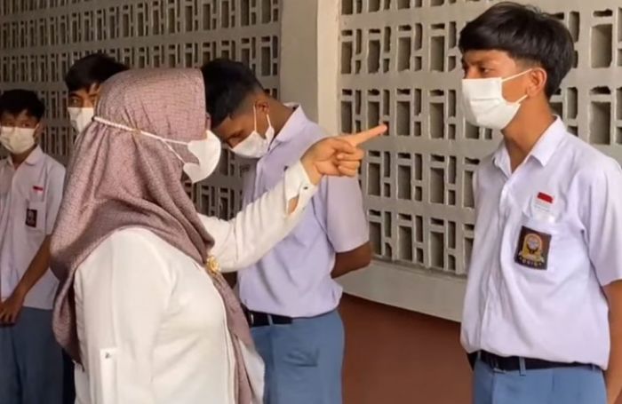 Seorang Siswa SMA Bentak Kepala Dinas Pendidikan Siantar Saat Tertangkap di Tempat Biliar