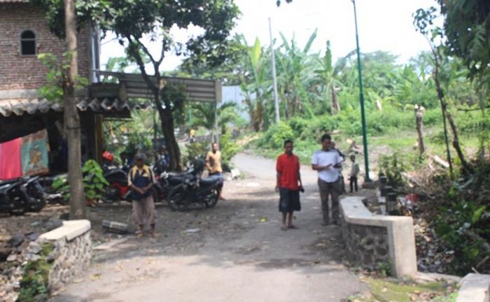 Warga Dusun Rembang II Keluhkan Jalan Rusak Warga Dusun Rembang II Keluhkan Jalan Rusak