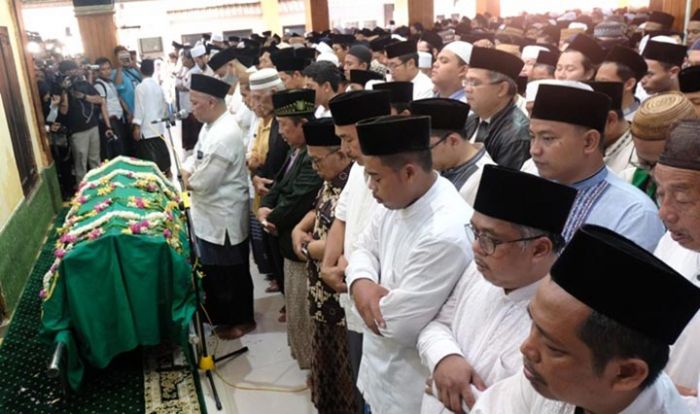 Kang Irwan: Gus Sholah adalah Pelita Bangsa Kang Irwan: Gus Sholah adalah Pelita Bangsa