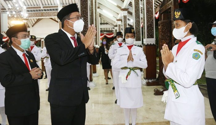 Bupati Gus Muhdlor Kukuhkan Paskibraka Sidoarjo yang Bertugas di Upacara HUT ke-76 RI Bupati Gus Muhdlor Kukuhkan Paskibraka Sidoarjo yang Bertugas di Upacara HUT ke-76 RI