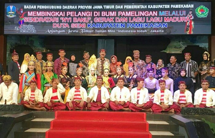 Pj Bupati Fattah Jasin Saksikan Pertunjukan Seni dan Budaya Pamekasan di TMII