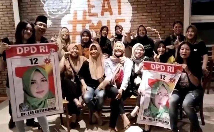 Banner Ning Lia Viral Usai Dicium ODGJ di Madiun, Relawan Bilang Begini Banner Ning Lia Viral Usai Dicium ODGJ di Madiun, Relawan Bilang Begini